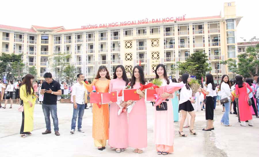 Sinh viên Trường Đại học Ngoại ngữ, Đại học Huế. Ảnh: Websites trường