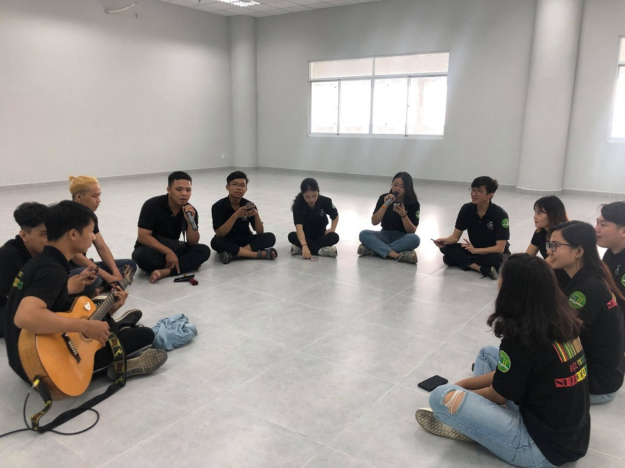 Sinh viên đang sinh hoạt tại Nhà văn hóa Sinh viên