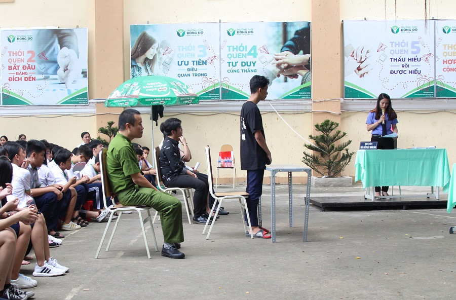 Học sinh đóng vai bị cáo, bị hại để tham gia vào phiên tòa giả định