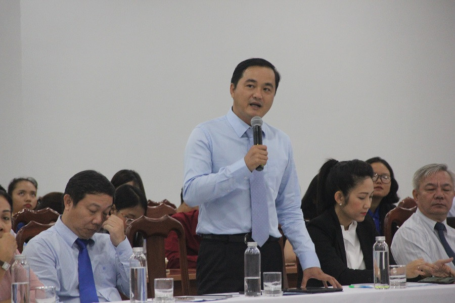 Lãnh đạo các Sở, ngành trao đổi ý kiến