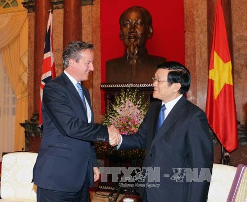 Chủ tịch nước Trương Trương Tấn Sang tiếp Thủ tướng Anh David Cameron. Ảnh: Nguyễn Khang – TTXVN