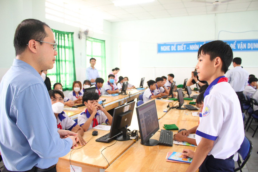 Học sinh Trường THCS Vĩnh Hiệp, thị xã Vĩnh Châu, Sóc Trăng. Ảnh: Q. Ngữ