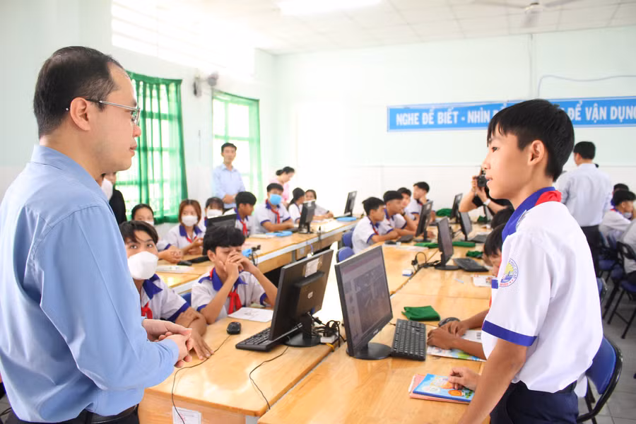 Học sinh Trường THCS Vĩnh Hiệp, thị xã Vĩnh Châu, Sóc Trăng. Ảnh: Q. Ngữ