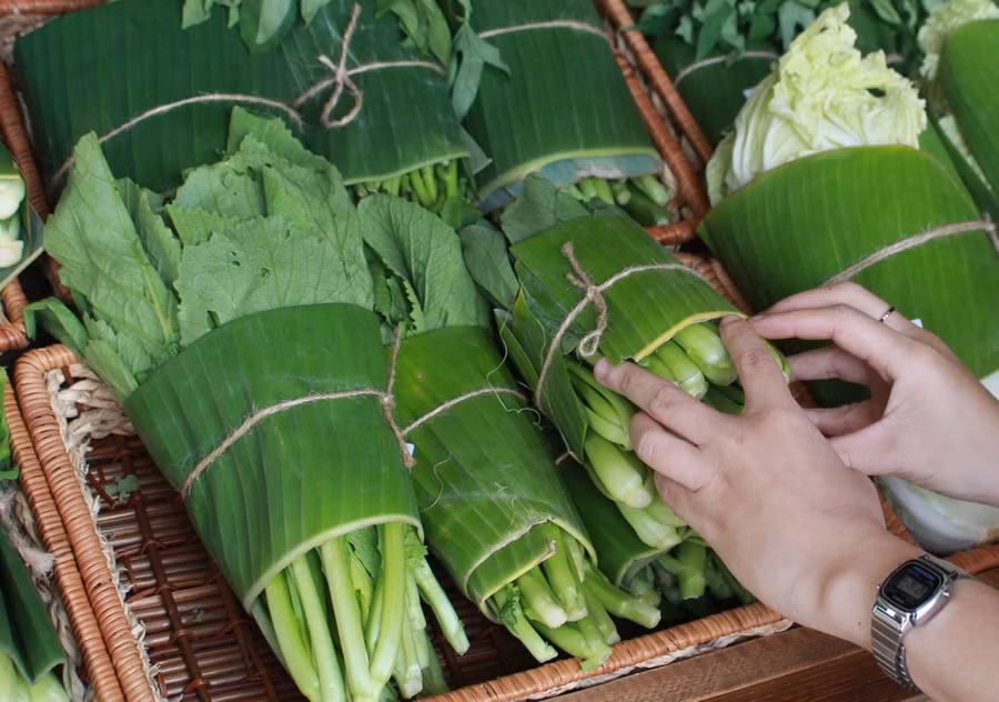 Lá chuối là nguyên liệu dồi dào