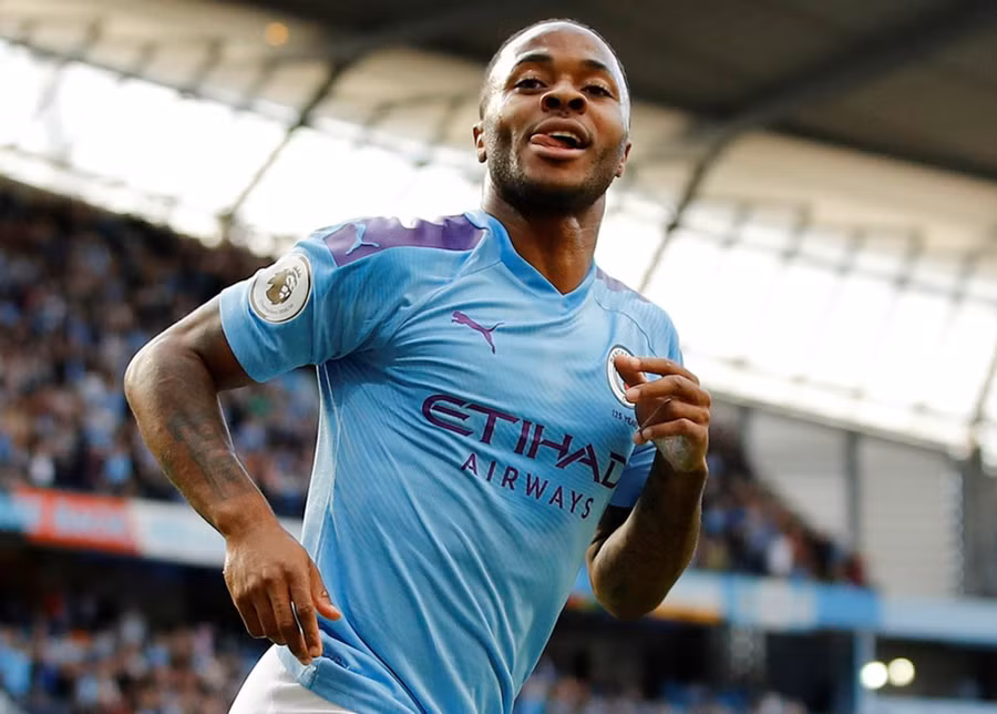 Quyết định chuyển tới Anh đã làm thay đổi cuộc đời của Sterling