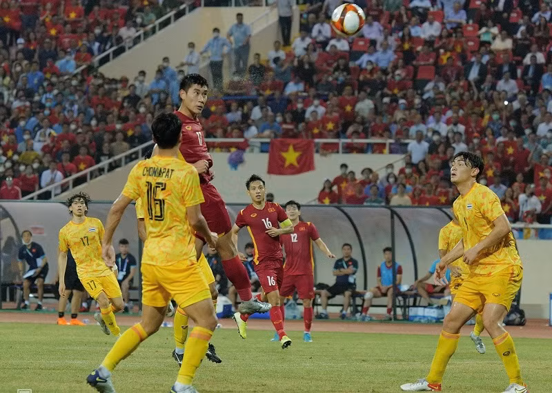 Mạnh Dũng ghi bàn quyết định vào lưới U23 Thái Lan.