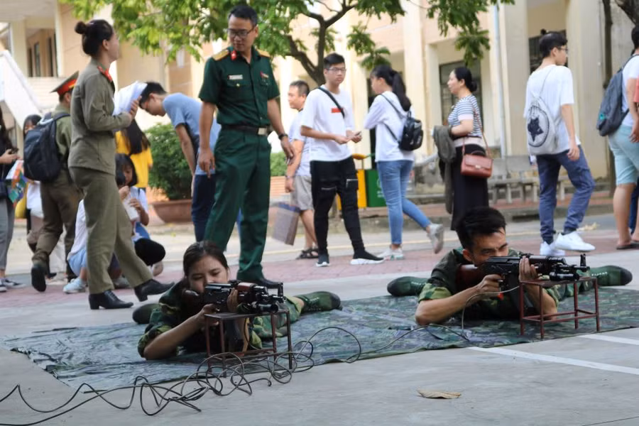 Mỗi khoa đều có cách làm riêng giúp học sinh được trải nghiệm cuộc sống sinh viên.