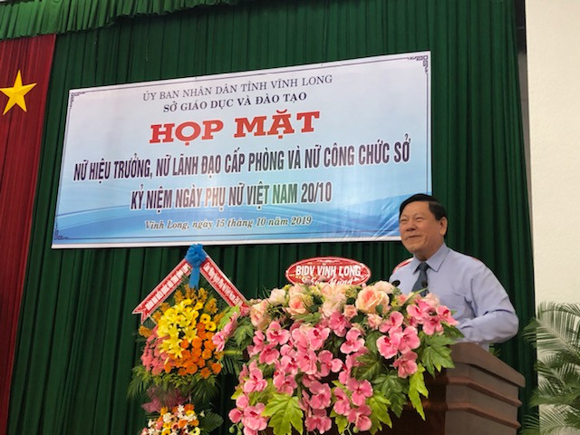 Bí thư Tỉnh ủy Vĩnh Long Trần Văn Rón phát biểu tại buổi gặp mặt.