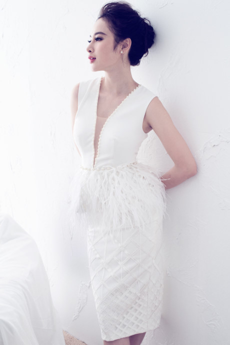Angela Phương Trinh diện váy xuyên thấu táo bạo - Ảnh 2 Angela Phuong Trinh dien vay xuyen thau tao bao - Anh 2