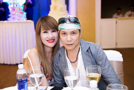 Vợ chồng danh ca Giao Linh tổ chức đám cưới ngọc trai - Ảnh 12 Vo chong danh ca Giao Linh to chuc dam cuoi ngoc trai - Anh 12