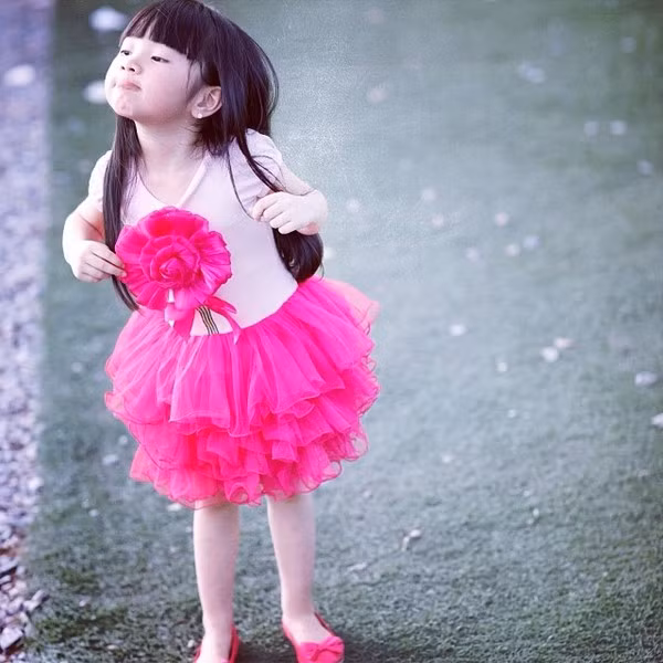 Choáng với tủ đồ ngập giày túi hiệu “bạc tỷ” của em bé 5 tuổi người Việt ảnh 27