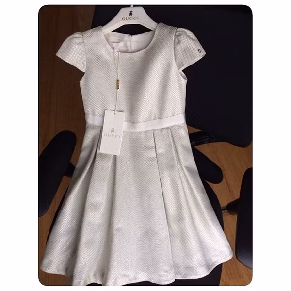 Choáng với tủ đồ ngập giày túi hiệu “bạc tỷ” của em bé 5 tuổi người Việt ảnh 26