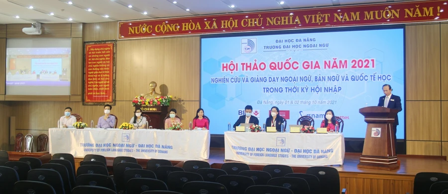 Khai mạc hội thảo quốc gia 2021 với chủ đề “Nghiên cứu và Giảng dạy Ngoại ngữ, Bản ngữ và Quốc tế học trong thời kỳ hội nhập”.