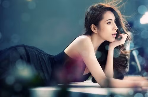 Gu ăn mặc từ quê mùa, sến sẩm đến sành điệu của ca sĩ Thủy Tiên ảnh 12