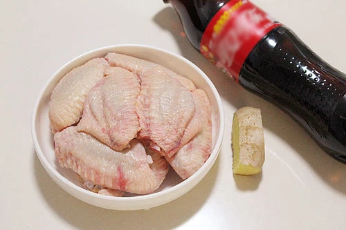 Hấp dẫn với cánh gà om coca, hoa hồi