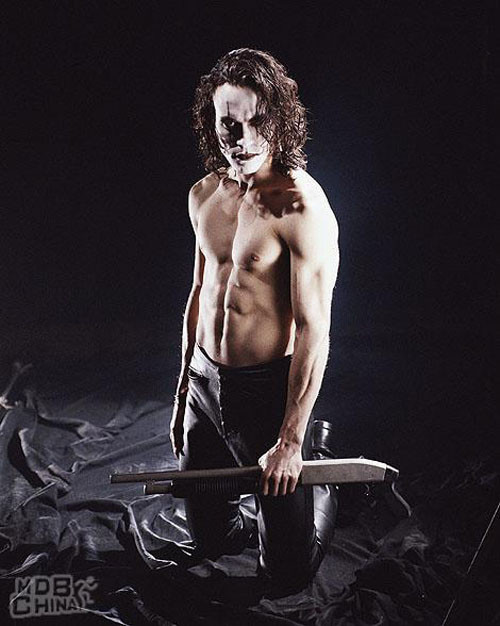 The Crow (Con quạ) - Thần chết tới từ tên gọi của bộ phim. The Crow (Con quạ) - Thần chết tới từ tên gọi của bộ phim