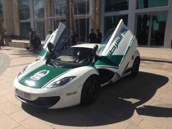 10 siêu xe khủng nhất của cảnh sát Dubai năm 2015