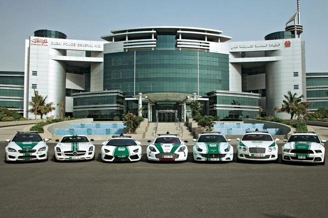 10 siêu xe khủng nhất của cảnh sát Dubai năm 2015