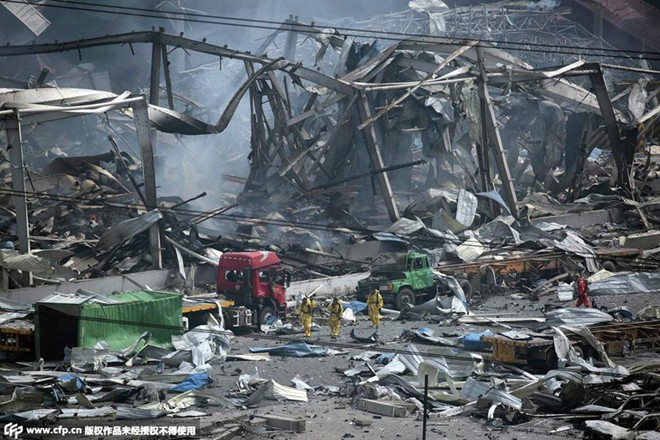 Trường hợp sống sót thần kỳ nhất trong sự cố ở Thiên Tân là Zhou Ti, một lính cứu hỏa. Anh thoát chết sau khi mắc kẹt 31 giờ. Ảnh: cfp.cn Cảnh tìm người mất tích tại hiện trường vụ nổ ở Thiên Tân