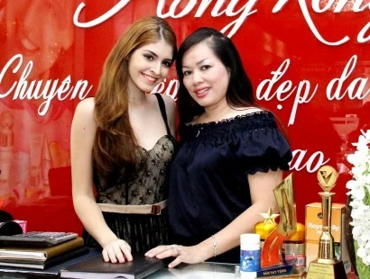 Sao Việt yêu thương mẹ kế