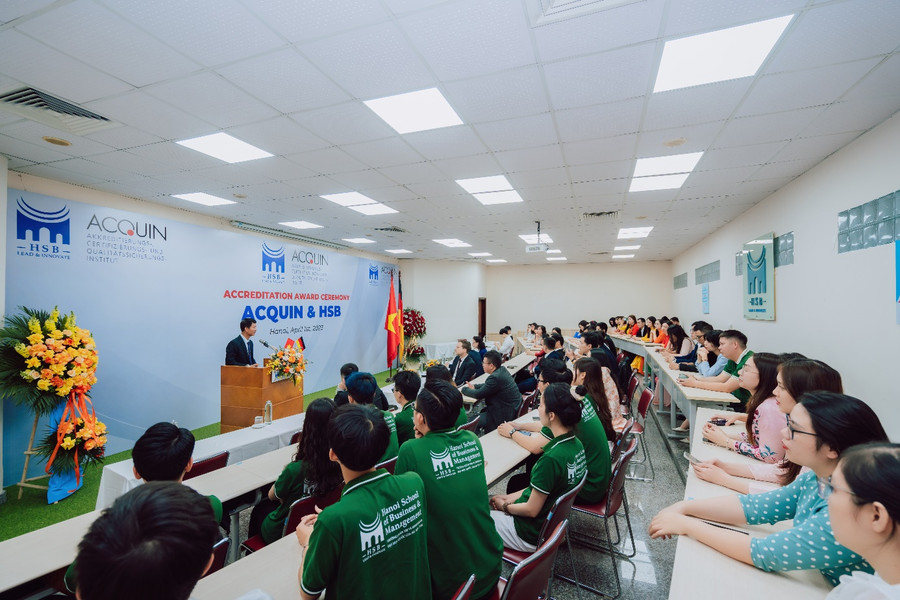 Trường Quản trị và Kinh doanh chính thức đạt kiểm định chuẩn chất lượng Châu Âu do ACQUIN/ACQAI cấp.