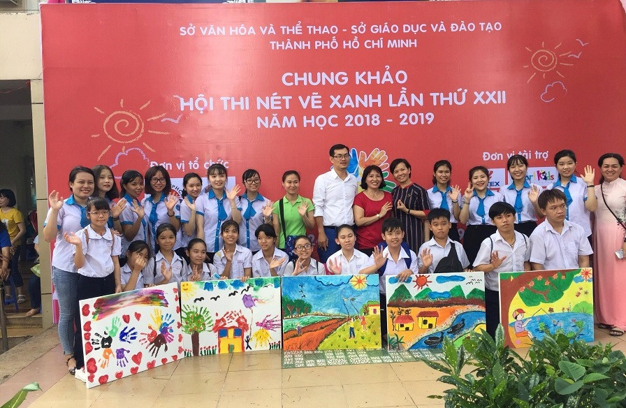 Niềm vui khi hoàn thành những bức tranh