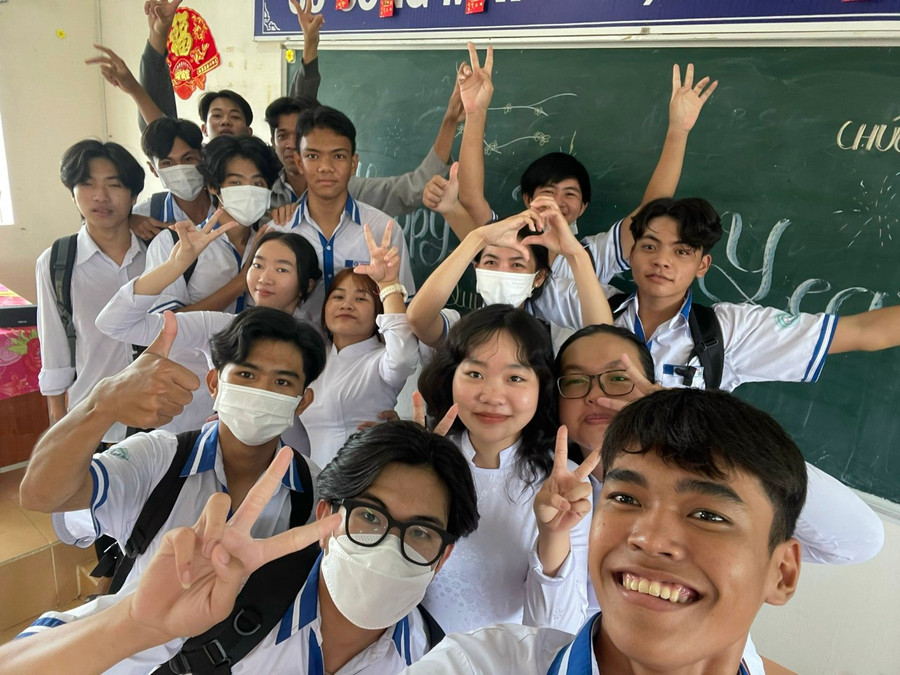 Học sinh Trường THPT Vĩnh Hải (thị xã Vĩnh Châu, Sóc Trăng) tự tin trước giờ thi. Học sinh Trường THPT Vĩnh Hải (thị xã Vĩnh Châu, Sóc Trăng) tự tin trước giờ thi.