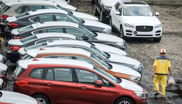 Xét về số lượng, riêng ô tô có xuất xứ từ Thái Lan chiếm đến 50%, Indonesia chiếm 36%, Trung Quốc chiếm 7% và toàn bộ 9 thị trường còn lại chỉ nắm vẻn vẹn 7%.