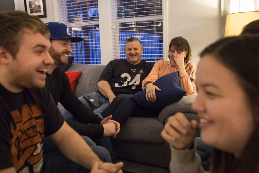 Bác sĩ Bryce Cleary (giữa) và gia đình vào năm 2019.