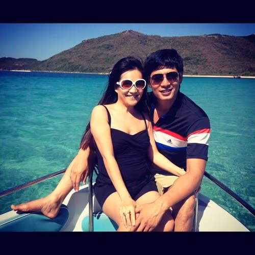 Năm 2008, Bình Minh gây bất ngờ khi kết hôn với Anh Thơ - giám đốc marketing khách sạn Caravelle khi đó.