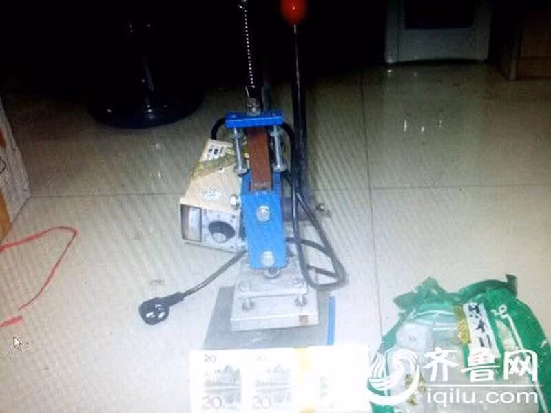 Trung Quốc phá băng nhóm làm tiền giả từ xì dầu ảnh 4