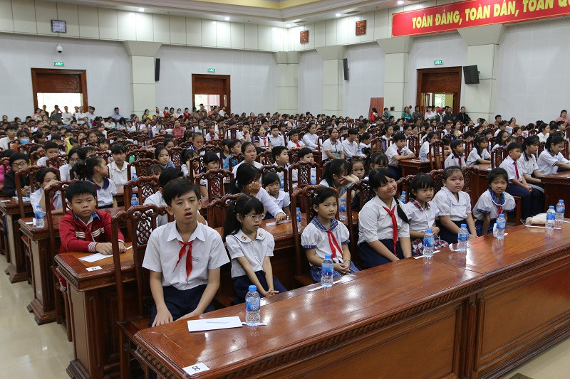 Quang cảnh buỗi lễ trao học bổng Quang cảnh buỗi lễ trao học bổng