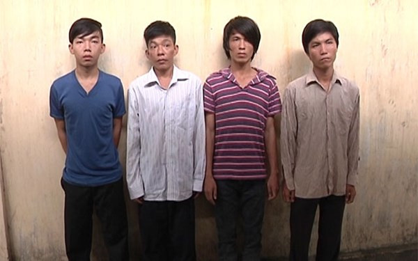 Triệt phá băng nhóm giật dây chuyền, túi xách phụ nữ