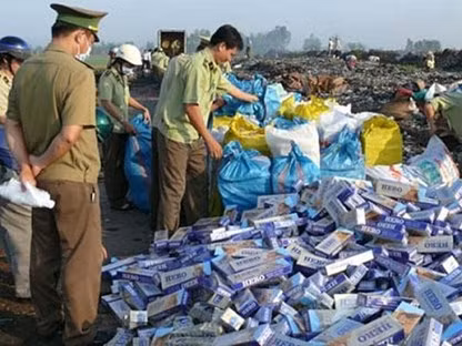 Tình trạng buôn bán hàng giả, hàng lậu tiếp tục diễn ra phức tạp.