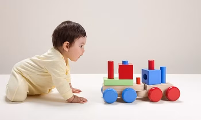 4 mẹo "dễ ợt" giúp bé "cai" ngay tật mút tay ảnh 1