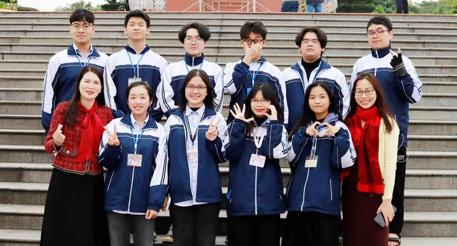 Đội tuyển học sinh giỏi quốc gia môn Tiếng Anh Trường THPT chuyên Phan Bội Châu. Ảnh: NTCC Đội tuyển học sinh giỏi quốc gia môn Tiếng Anh Trường THPT chuyên Phan Bội Châu. Ảnh: NTCC