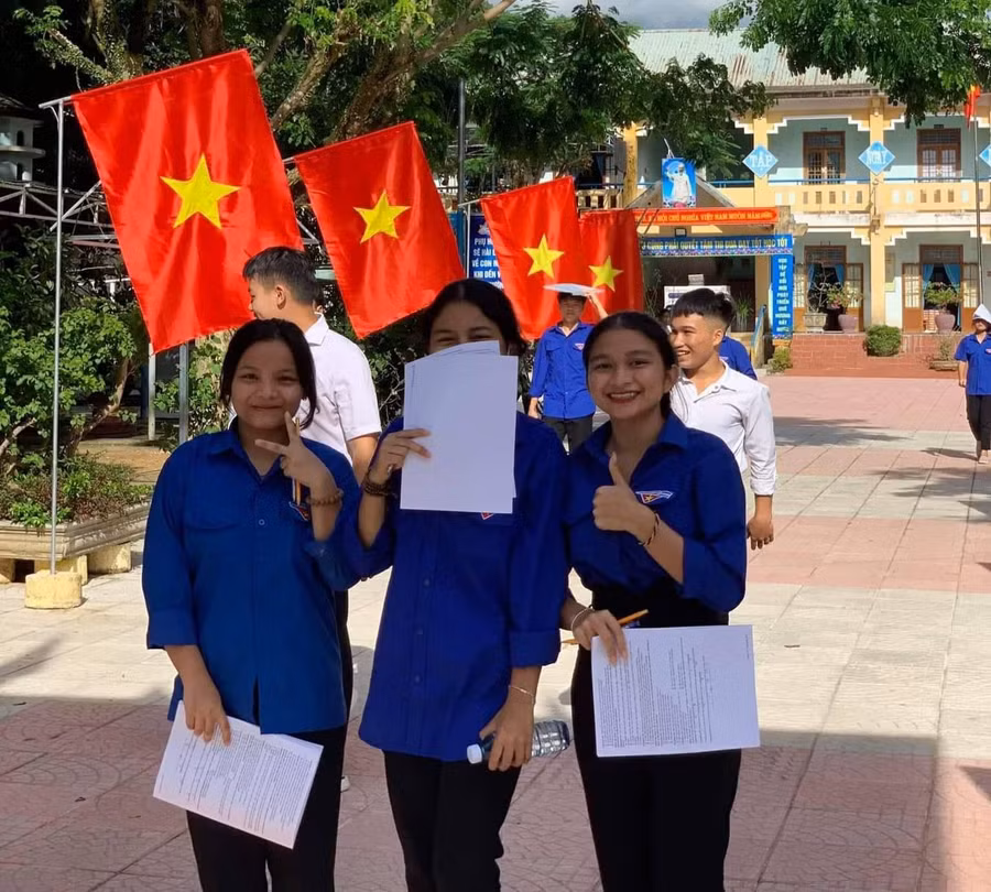 Học sinh Trường Phổ thông dân tộc nội trú Nam Trà My (huyện Nam Trà My, Quảng Nam) tham dự Kỳ thi tốt nghiệp THPT 2022