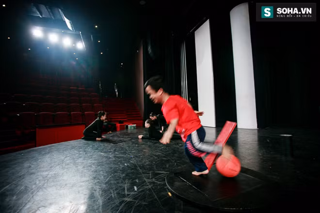 Cuộc sống thật sự của diễn viên chỉ cao 1m16 - Ảnh 21.