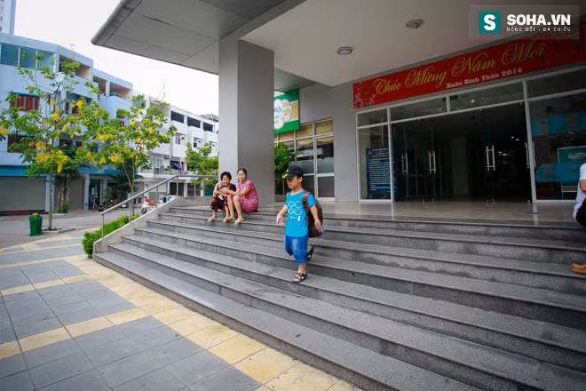 Cuộc sống thật sự của diễn viên chỉ cao 1m16 - Ảnh 4.