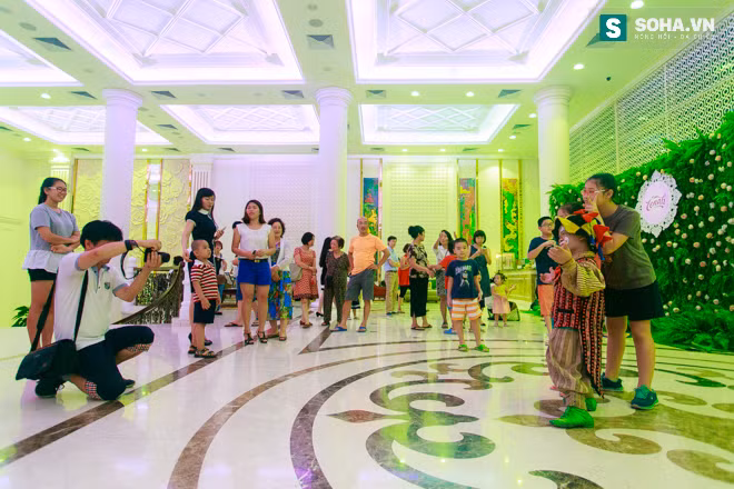 Cuộc sống thật sự của diễn viên chỉ cao 1m16 - Ảnh 42.