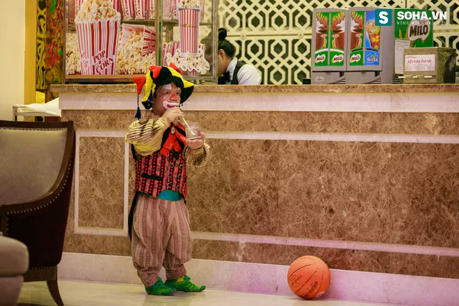 Cuộc sống thật sự của diễn viên chỉ cao 1m16 - Ảnh 33.