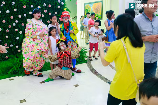 Cuộc sống thật sự của diễn viên chỉ cao 1m16 - Ảnh 46.