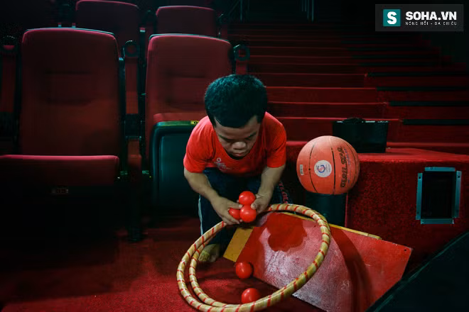 Cuộc sống thật sự của diễn viên chỉ cao 1m16 - Ảnh 24.