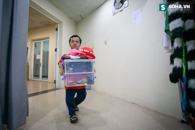 Cuộc sống thật sự của diễn viên chỉ cao 1m16 - Ảnh 28.