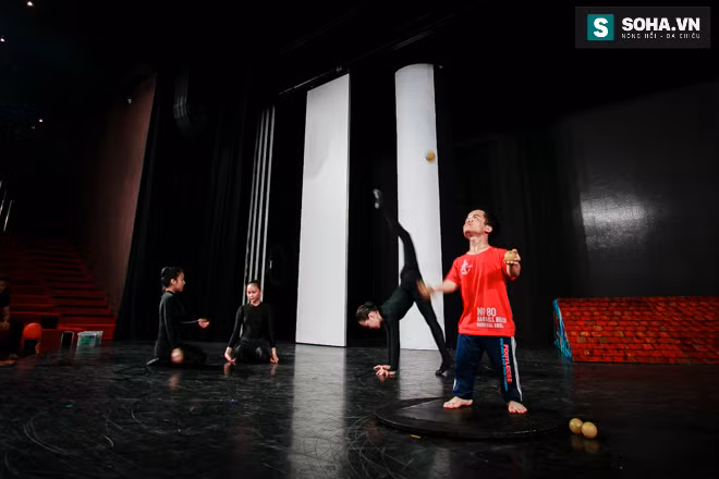 Cuộc sống thật sự của diễn viên chỉ cao 1m16 - Ảnh 18.