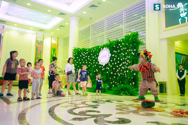 Cuộc sống thật sự của diễn viên chỉ cao 1m16 - Ảnh 39.