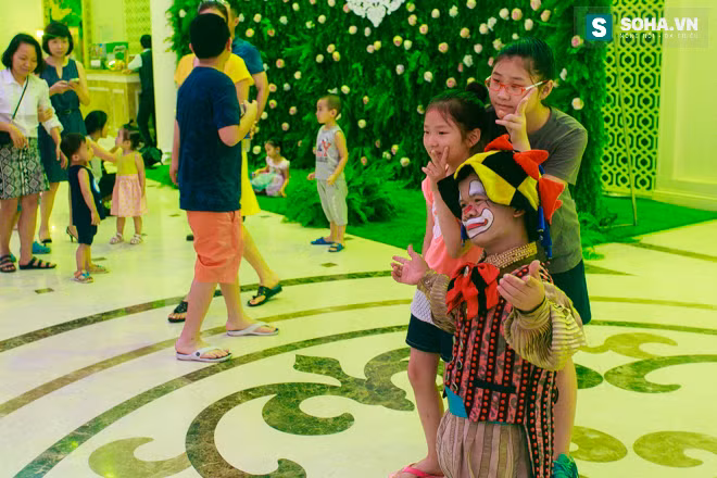 Cuộc sống thật sự của diễn viên chỉ cao 1m16 - Ảnh 43.