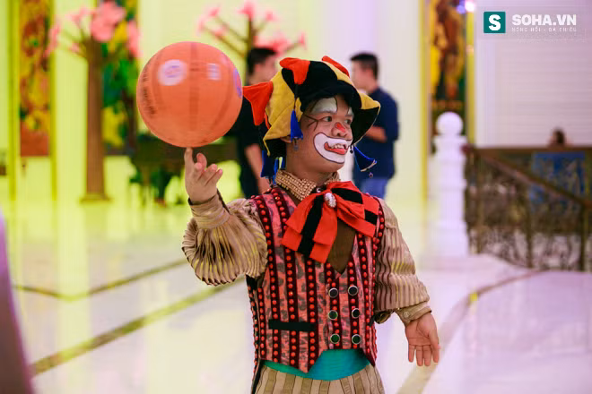 Cuộc sống thật sự của diễn viên chỉ cao 1m16 - Ảnh 35.