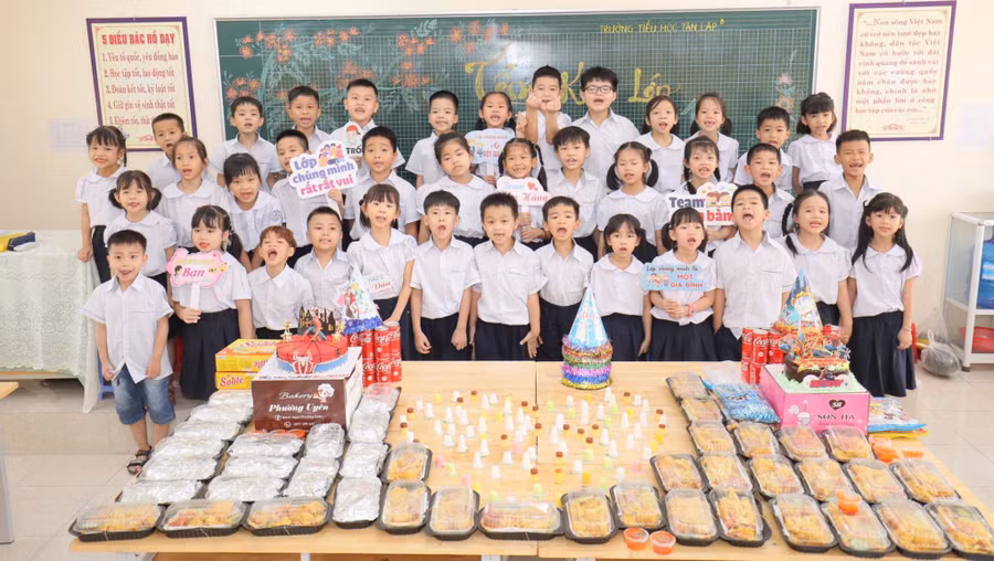 Học sinh Trường Tiểu học Tân Lập B được học trong ngôi trường khang trang hiện đại.