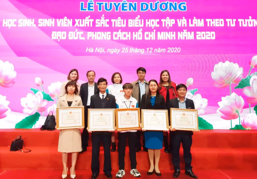 Các tập thể, cá nhân của tỉnh Phú Thọ được vinh danh tại Cuộc thi “Tuổi trẻ học tập và làm theo tư tưởng, đạo đức, phong cách Hồ Chí Minh” năm 2020.